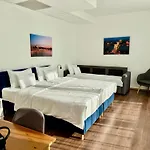 אכסניה Rooftop City With Deep Garage