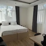 אכסניה Rooftop City With Deep Garage *