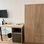 Rooftop City With Deep Garage בודפשט