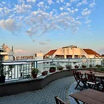 Rooftop City With Deep Garage * בודפשט