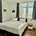 Rooftop City With Deep Garage אכסניה בודפשט