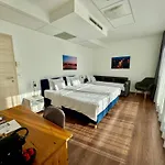 Rooftop City With Deep Garage * בודפשט
