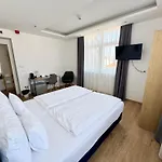אכסניה Rooftop City With Deep Garage בודפשט