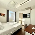 אכסניה Rooftop City With Deep Garage *