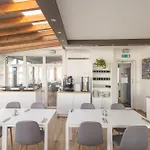 Rooftop City With Deep Garage אכסניה