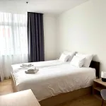 אכסניה Rooftop City With Deep Garage *
