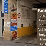 אכסניה Rooftop City With Deep Garage *