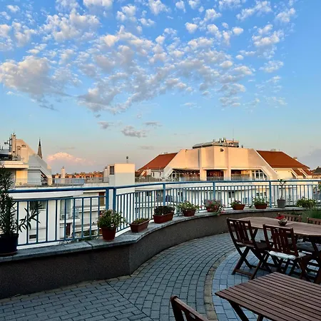 Rooftop City With Deep Garage * Budapeşte