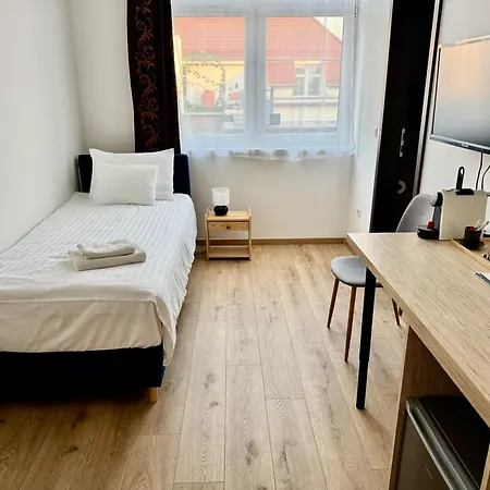 Hostel Rooftop City With Deep Garage Budapeşte