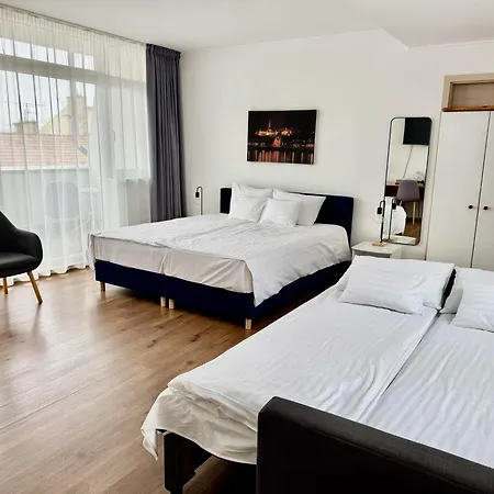 Rooftop City With Deep Garage Hostel *