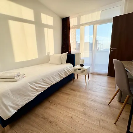 Rooftop City With Deep Garage Hostel