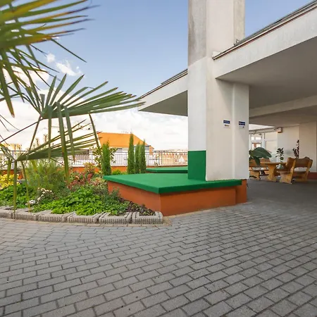 Rooftop City With Deep Garage Hostel