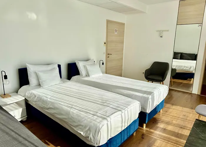 Hostel Rooftop City With Deep Garage Budapest