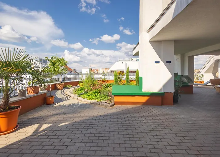 Rooftop City With Deep Garage * Budapest