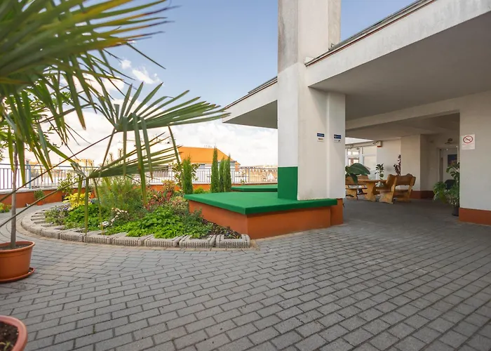 Rooftop City With Deep Garage Hostel