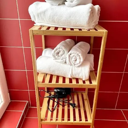 Rooftop City With Deep Garage 旅馆