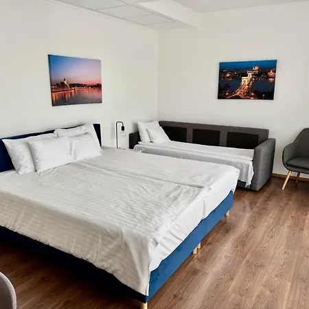 Rooftop City With Deep Garage 旅馆 *