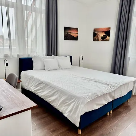 Rooftop City With Deep Garage 旅馆 布达佩斯