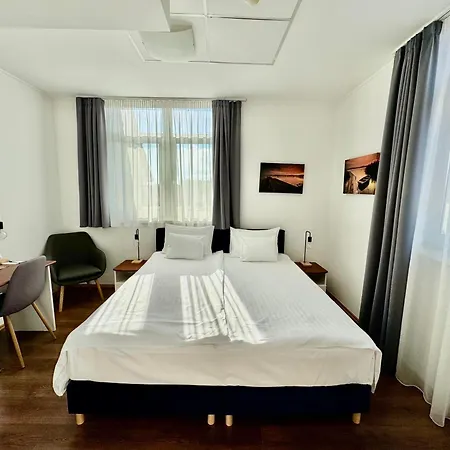 Rooftop City With Deep Garage *