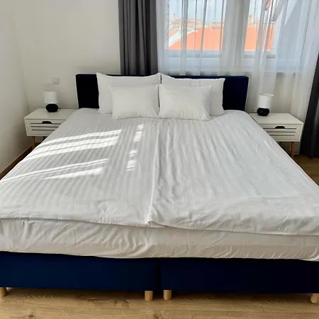 Rooftop City With Deep Garage *