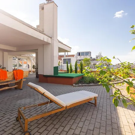 Rooftop City With Deep Garage 旅馆 *