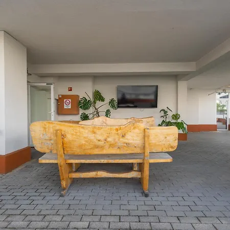 Rooftop City With Deep Garage *