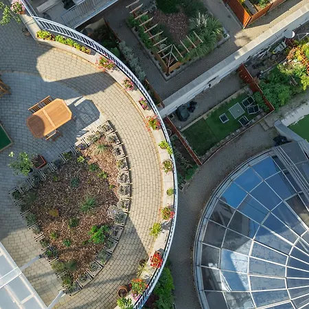 Rooftop City With Deep Garage *