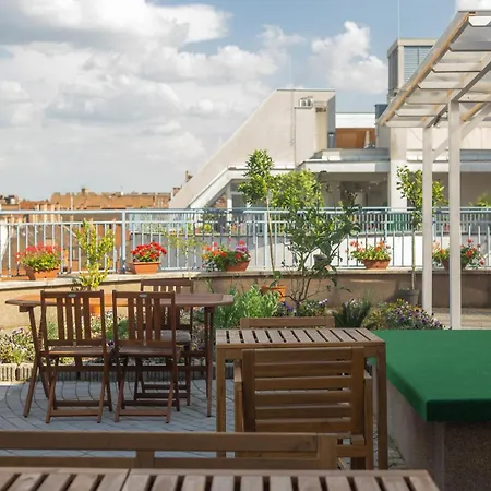 Rooftop City With Deep Garage Hostal Budapest