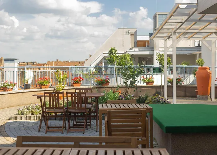 Rooftop City With Deep Garage Hostal Budapest