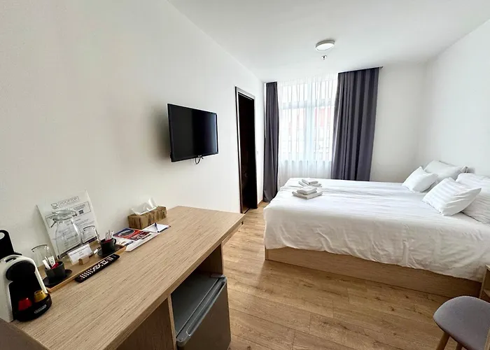 Rooftop City With Deep Garage Hostal Budapest