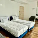 Hostel Rooftop City With Deep Garage Budapest