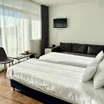 Hostel Rooftop City With Deep Garage *
