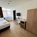 Hostel Rooftop City With Deep Garage Budapest