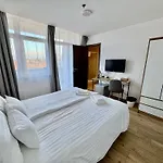 Hostel Rooftop City With Deep Garage Budapest