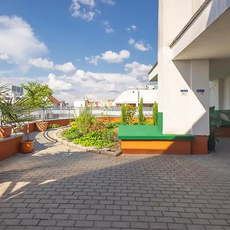 Rooftop City With Deep Garage * Budapešť