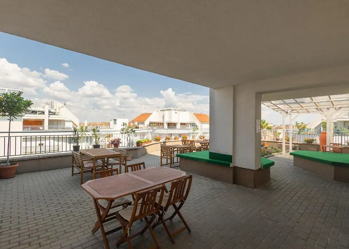 אכסניה Rooftop City With Deep Garage בודפשט